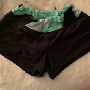 LULULEMON speed up shorts size 4!